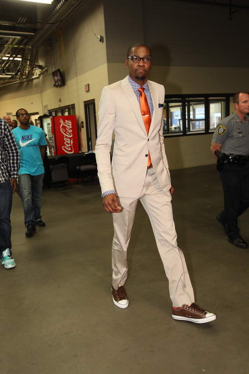 克拉克森替补得分达到8283分，超越吉诺比利升至历史第九